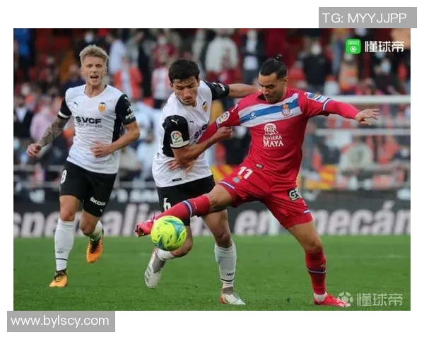 瓦伦西亚三比一击败西班牙人，成功保级震撼全场